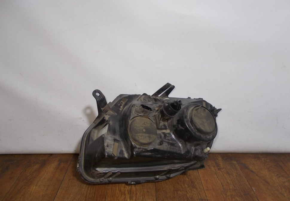 Фара правая бу Renault Duster OEM 260100067R Фара правая бу Renault Duster OEM 260100067R