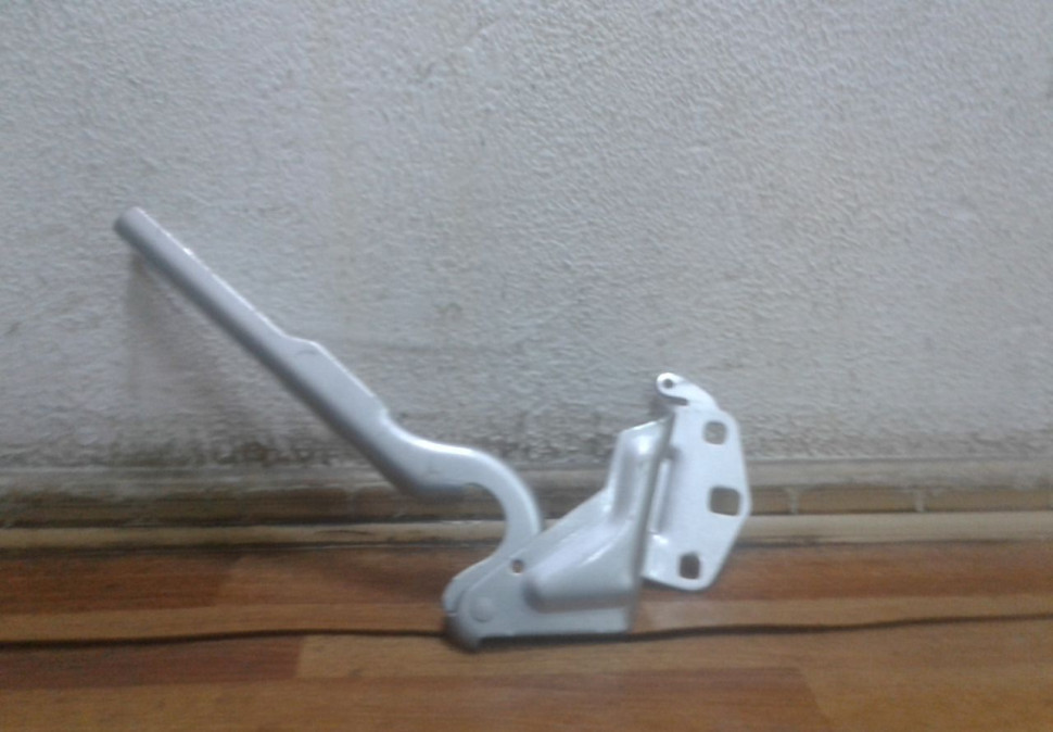 Петля капота правая Volkswagen Passat B8 (15) oem 3g0823302