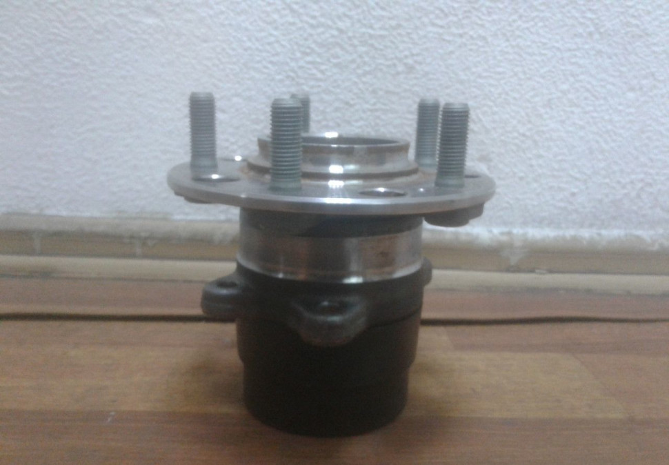 Ступица колеса задняя Hyundai Sonata 7 (14-17) oem 52730c1100