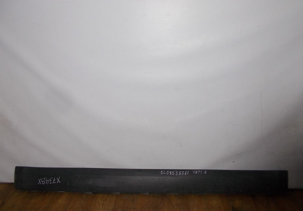Порог правый бу Skoda Yeti OEM 5L0853856C
