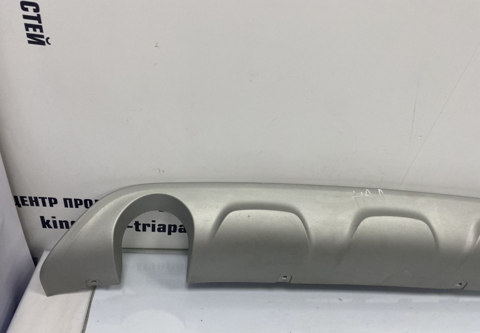 Накладка заднего бампера нижняя Renault Kaptur OEM 850706485R Накладка заднего бампера нижняя Renault Kaptur OEM 850706485R
