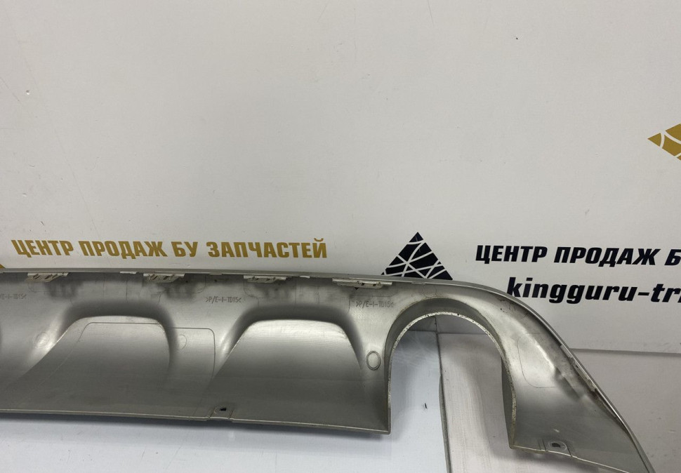 Накладка заднего бампера нижняя Renault Kaptur OEM 850706485R Накладка заднего бампера нижняя Renault Kaptur OEM 850706485R