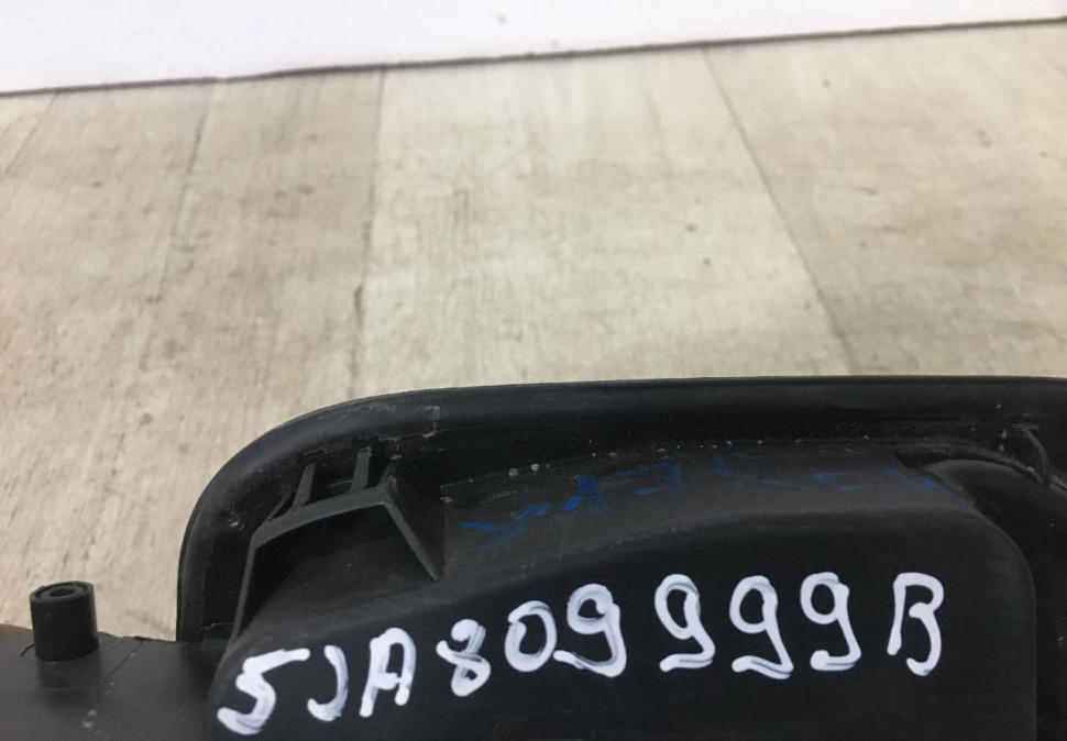 Лючок бензобака Skoda Rapid OEM 5JA809999B Лючок бензобака Skoda Rapid OEM 5JA809999B