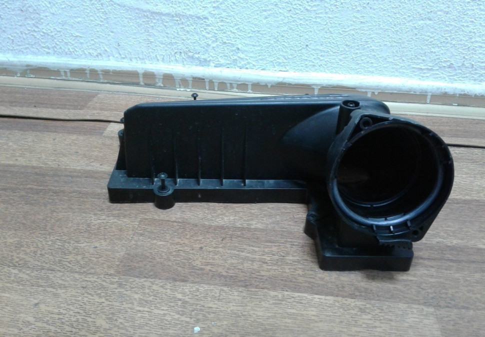Крышка корпуса воздушного фильтра Volkswagen Passat B8 (15>) oem 5q0129607