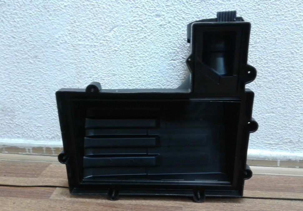 Крышка корпуса воздушного фильтра Volkswagen Passat B8 (15>) oem 5q0129607