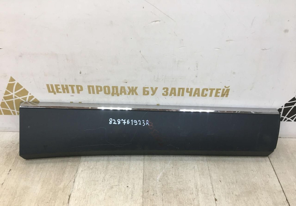 Молдинг двери задний правый Renault Arkana 2019  OEM 828761923R