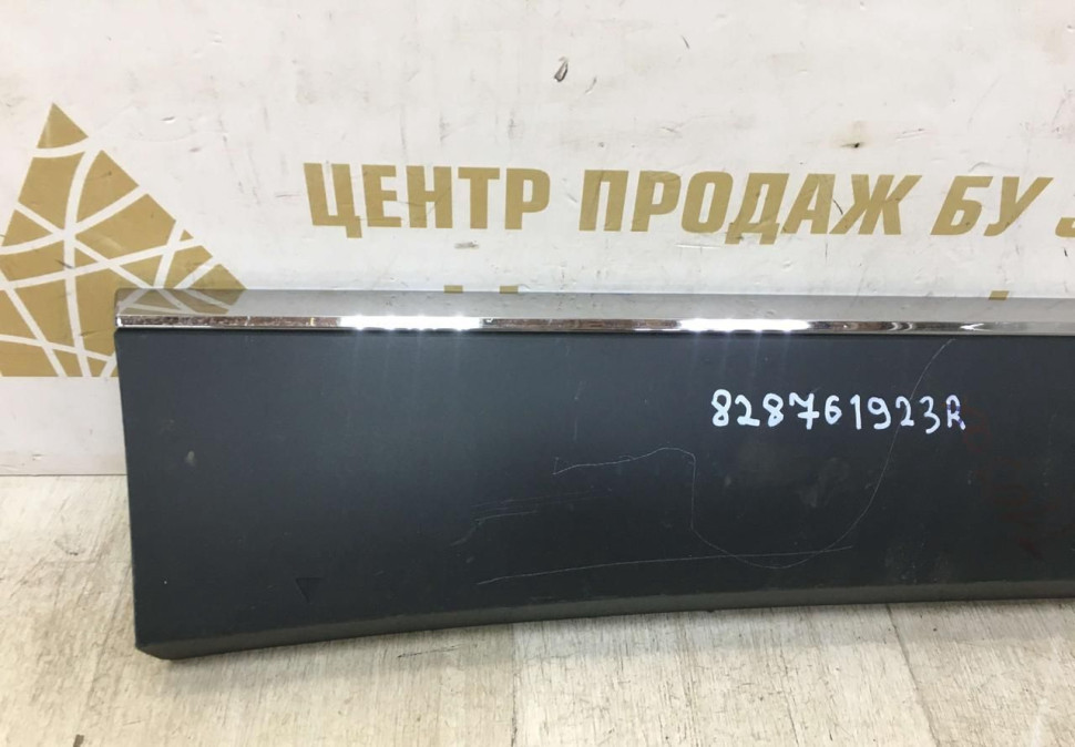 Молдинг двери задний правый Renault Arkana 2019  OEM 828761923R
