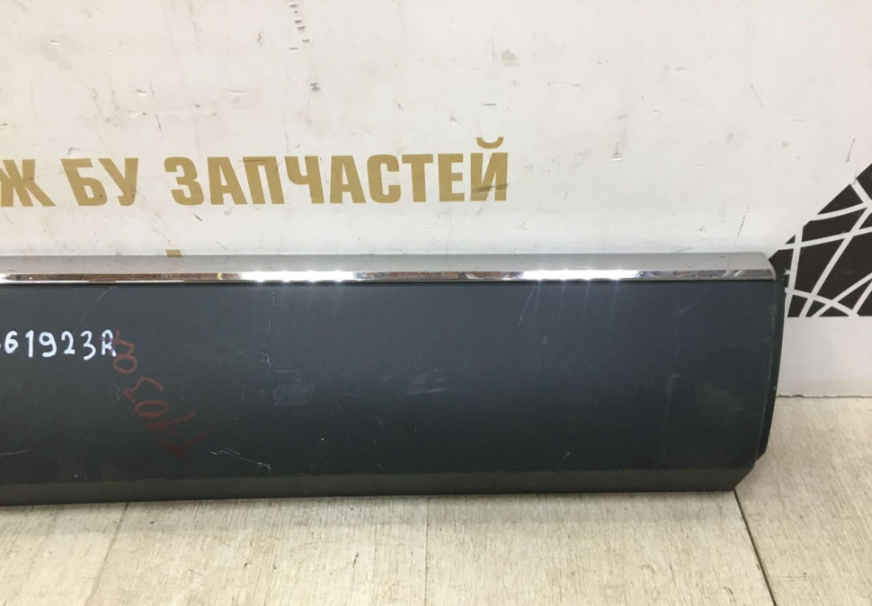 Молдинг двери задний правый Renault Arkana 2019  OEM 828761923R