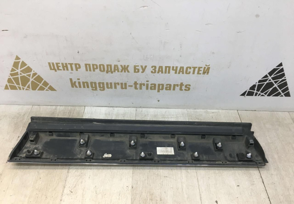 Молдинг двери задний правый Renault Arkana 2019  OEM 828761923R