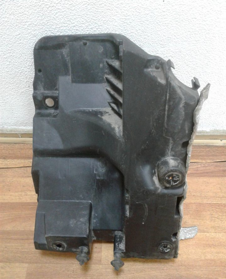 Корпус блока предохранителей Volkswagen Touareg NF oem 7e0907295 (слом. часть) (скл-3)