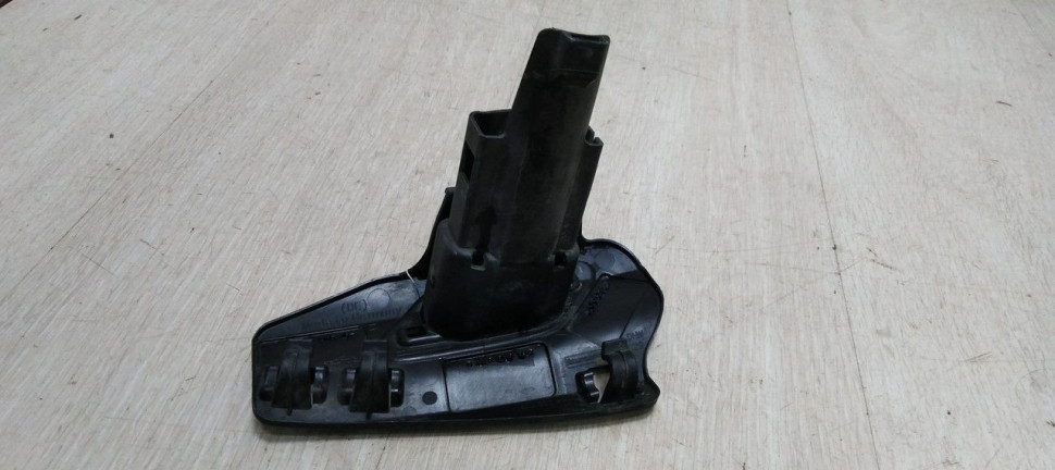 Кронштейн форсунки омывателя правый Volkswagen Tiguan 2 2016> oem 5NA807942