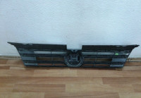 Решетка радиатора Volkswagen Tiguan 2 oem 5na853633 (скол)