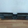 Решетка радиатора Volkswagen Tiguan 2 oem 5na853633 (скол)
