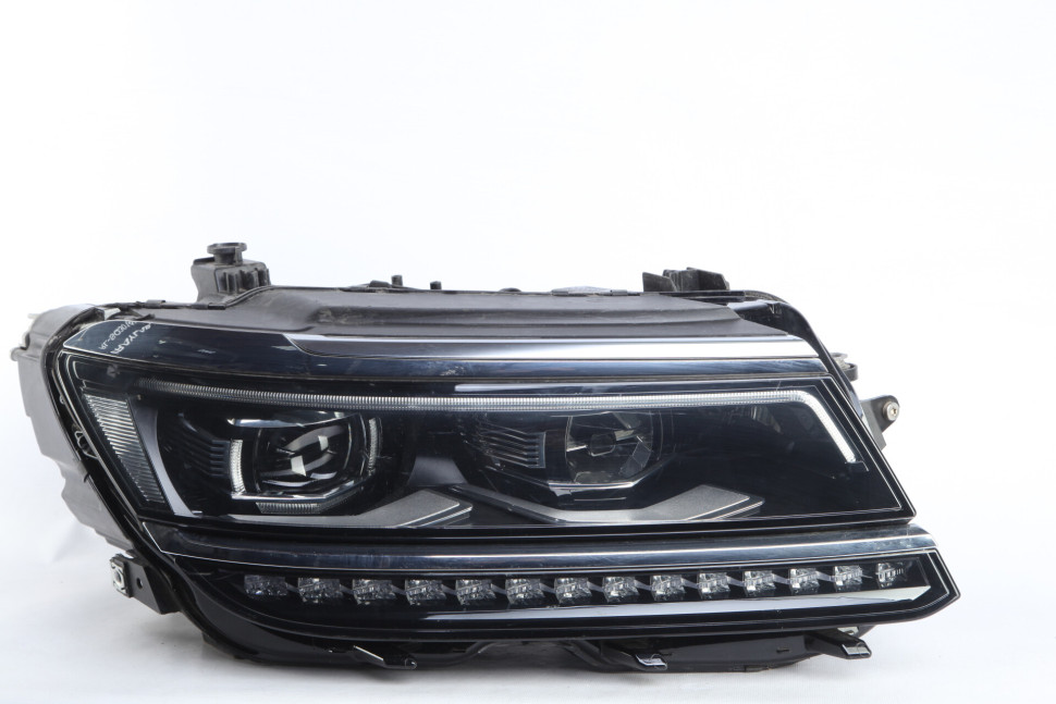 Фара правая LED Volkswagen Tiguan 2 дорестайлинг 2016 OEM 5NB941114A