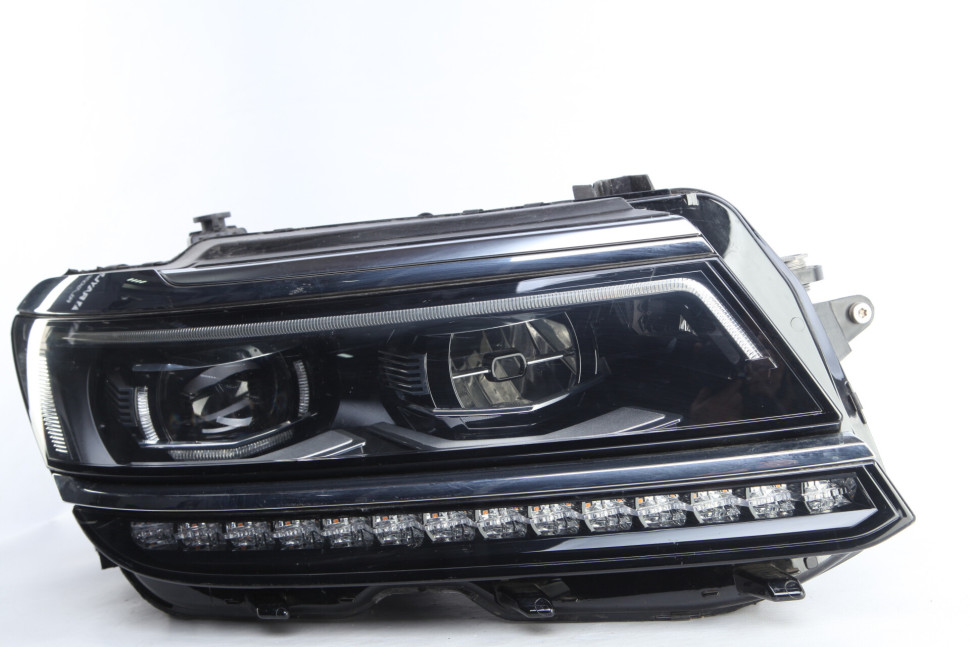 Фара правая LED Volkswagen Tiguan 2 дорестайлинг 2016 OEM 5NB941114A Фара правая LED Volkswagen Tiguan 2 дорестайлинг 2016 OEM 5NB941114A