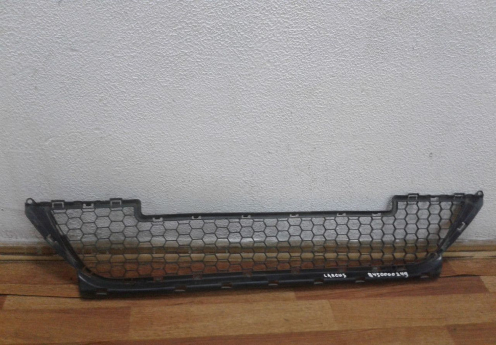 Решетка переднего бампера Lada Largus oem 8450000249 (скл-3)