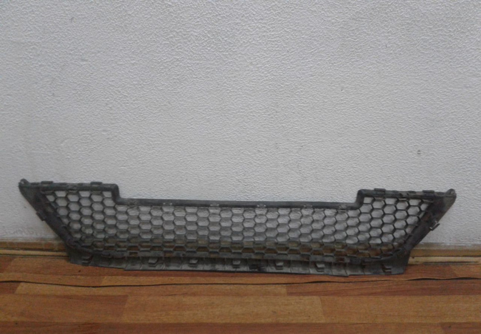 Решетка переднего бампера Lada Largus oem 8450000249 (скл-3) Решетка переднего бампера Lada Largus oem 8450000249 (скл-3)