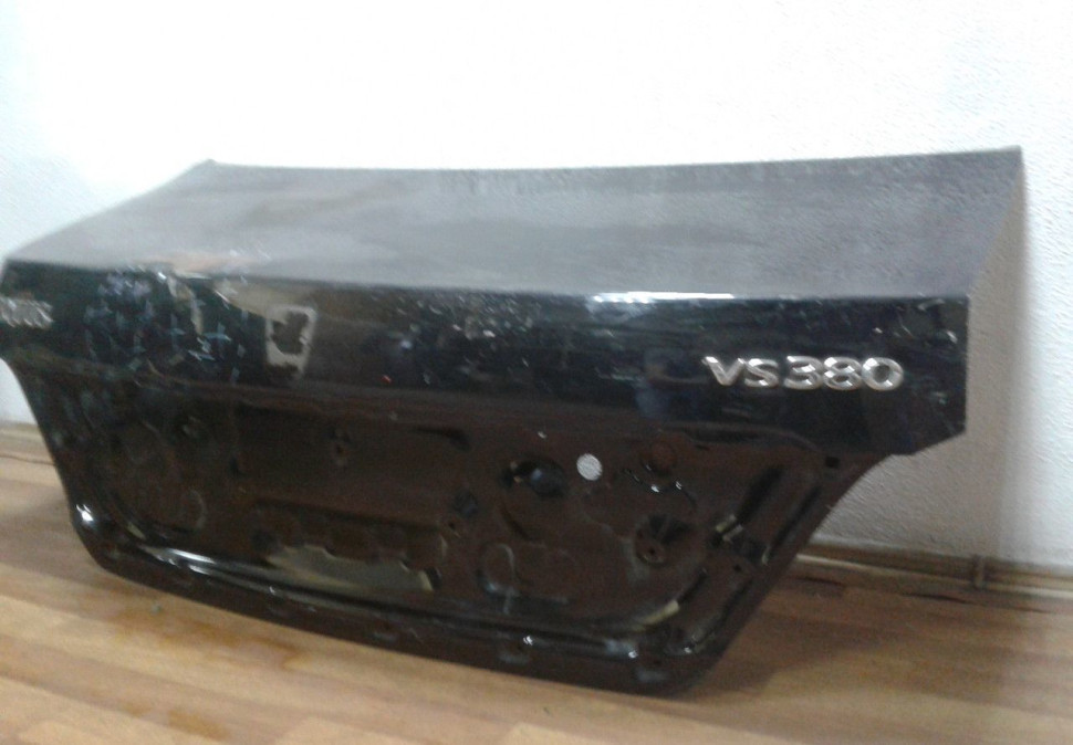 Крышка багажника Hyundai Equus VS380 (вмятина) Крышка багажника Hyundai Equus VS380 (вмятина)