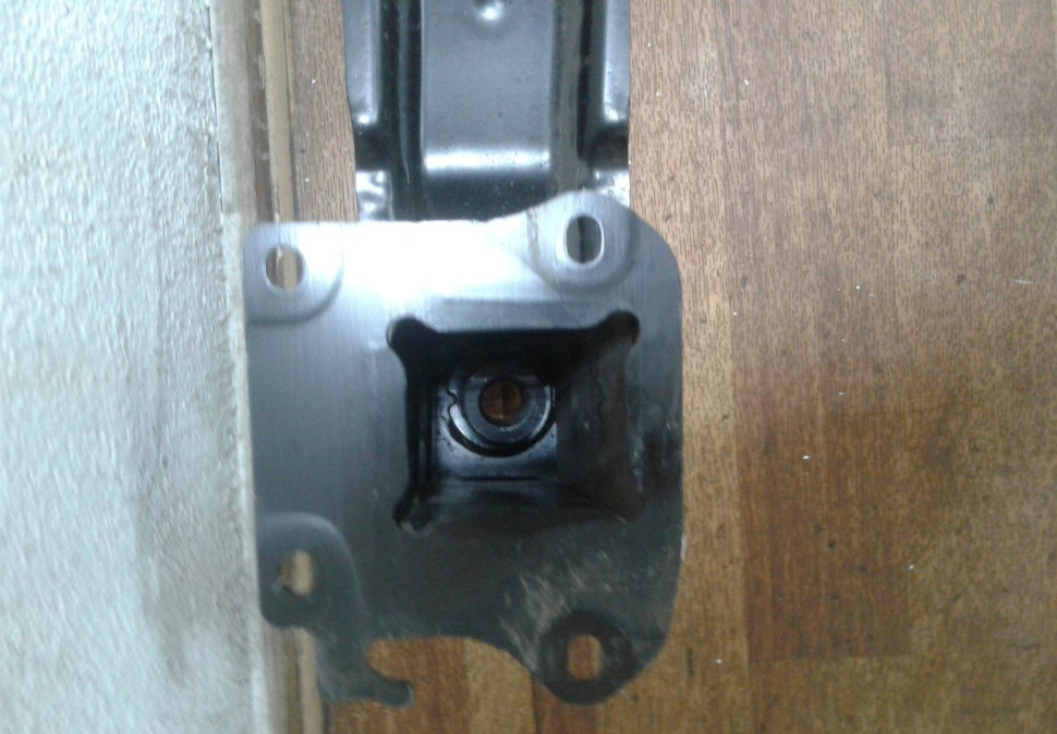 Усилитель заднего бампера Volkswagen Passat B8 oem 3G0807311B Усилитель заднего бампера Volkswagen Passat B8 oem 3G0807311B