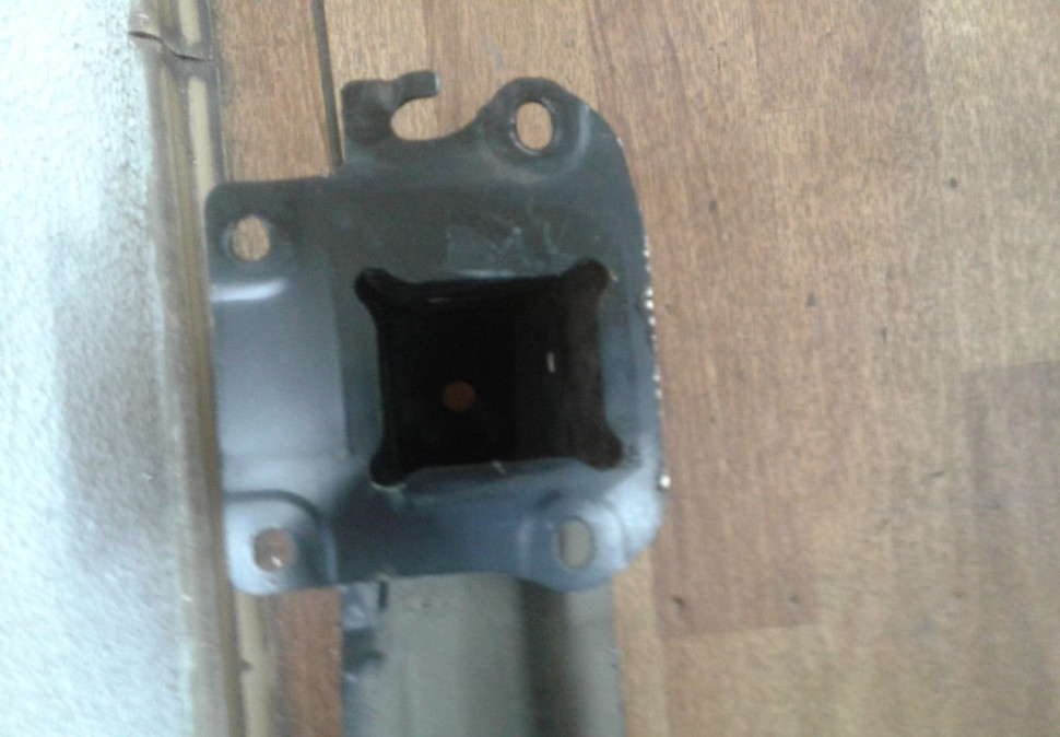 Усилитель заднего бампера Volkswagen Passat B8 oem 3G0807311B Усилитель заднего бампера Volkswagen Passat B8 oem 3G0807311B