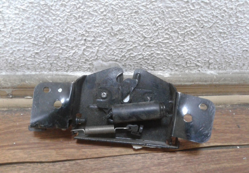 Замок капота Hyundai Tucson 3 oem 81130d3100 Замок капота Hyundai Tucson 3 oem 81130d3100