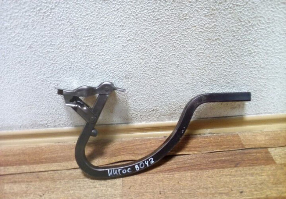 Петля крышки багажника правая Hyundai Solaris