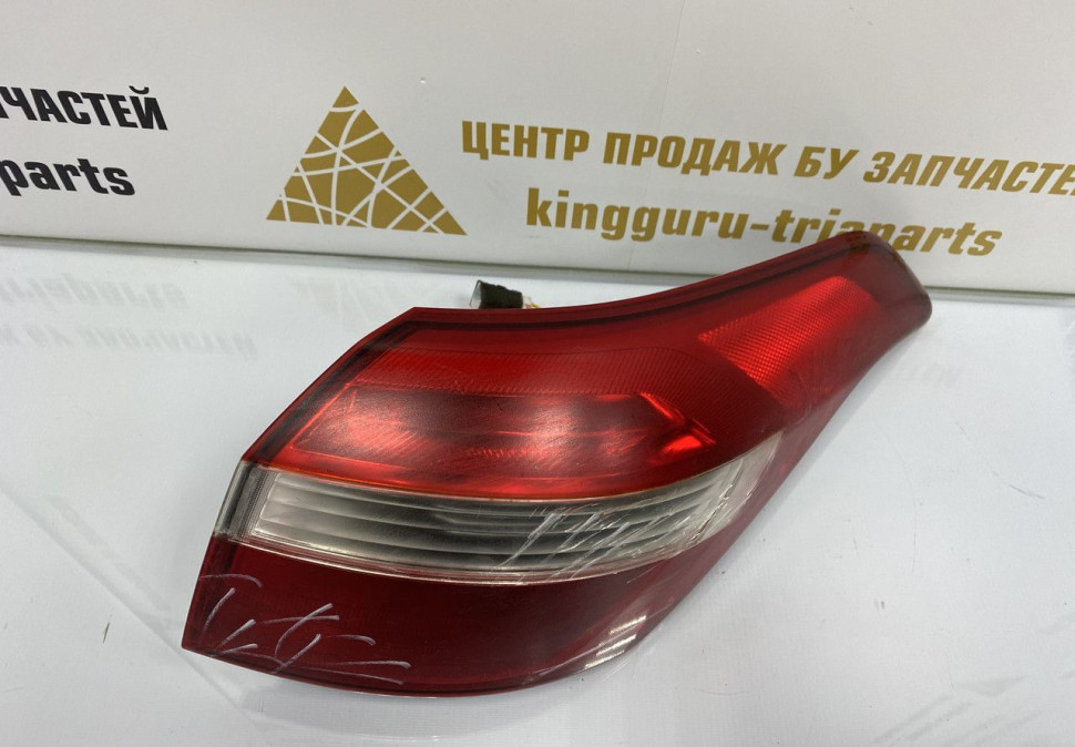 Фонарь правый внешний Hyundai Creta 2016 oem 92402M0000