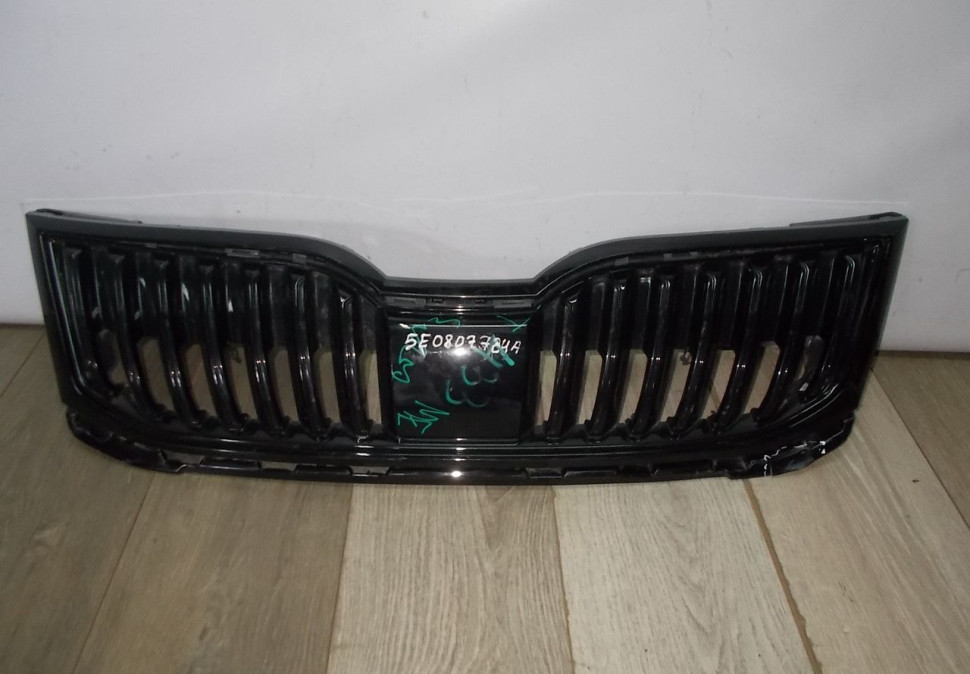 Решетка радиатора бу Skoda Octavia A7 рестайлинг OEM 5E0853653A