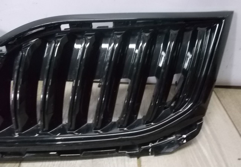 Решетка радиатора бу Skoda Octavia A7 рестайлинг OEM 5E0853653A Решетка радиатора бу Skoda Octavia A7 рестайлинг OEM 5E0853653A