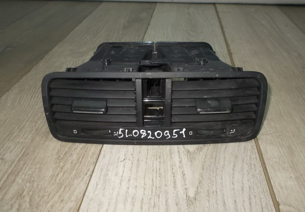 Обдув торпеды центральный бу Skoda Yeti OEM 5L0820951