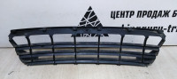 Решетка в бампер центральная Volkswagen Crafter oem  2L0807835A