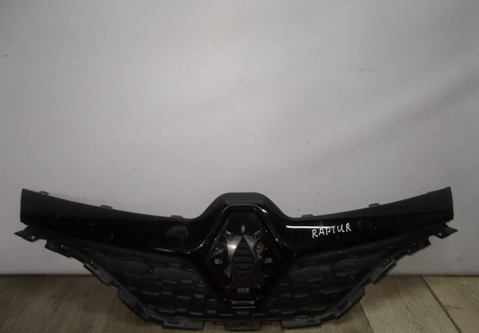 Решетка радиатора бу Renault Kaptur OEM 623103985R