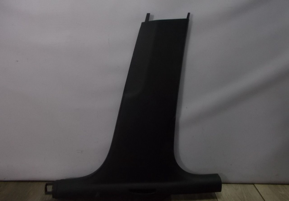 Обивка средней стойки правая верхняя бу Skoda Octavia A7 OEM 5E0853370