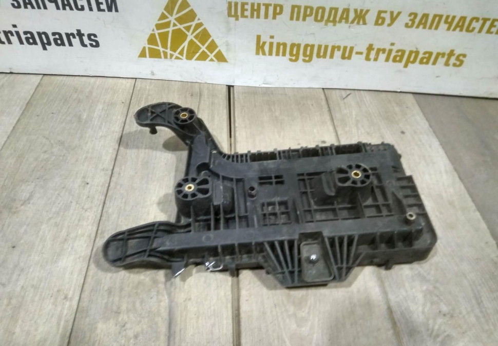 Площадка под аккумулятор бу Skoda Yeti OEM 1K0915333