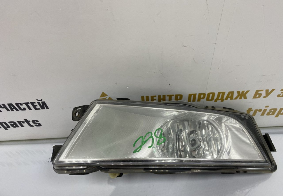 Фара противотуманная правая Skoda Octavia A7 OEM 5E0941700D