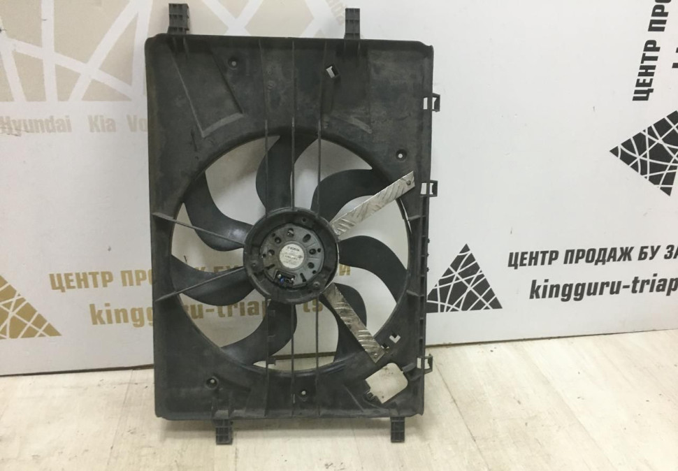 Диффузор с вентилятором Opel Astra J 2009-2016 1.6B oem 13281777