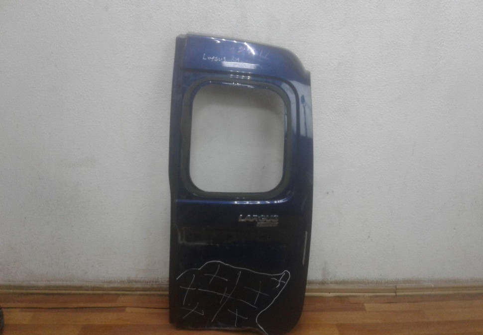 Дверь багажника правая Lada Largus oem 901005637r (вмятина)(скл-3)