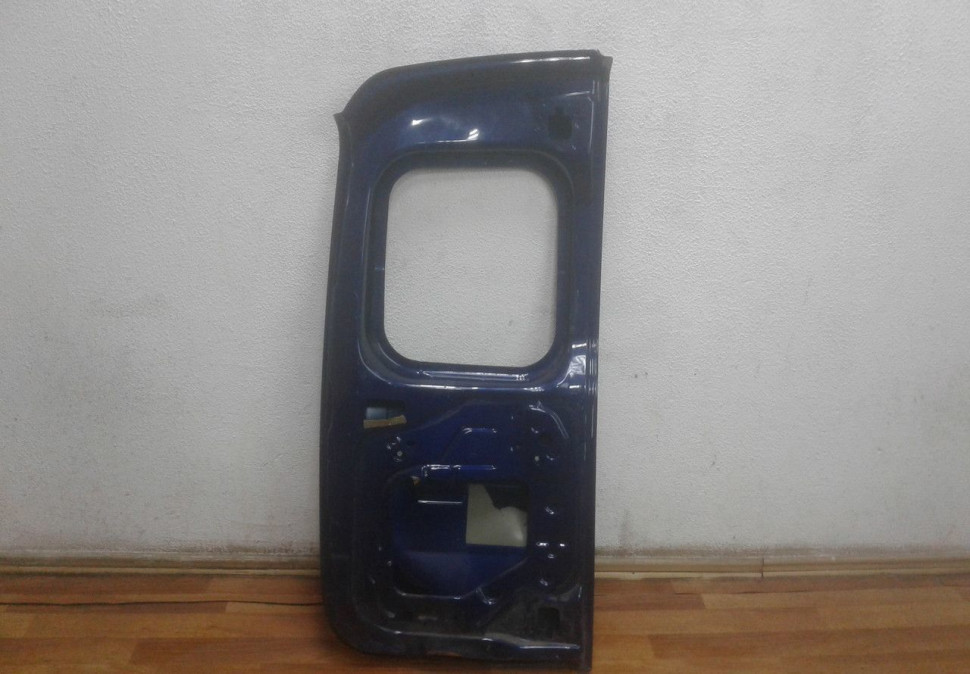 Дверь багажника правая Lada Largus oem 901005637r (вмятина)(скл-3)