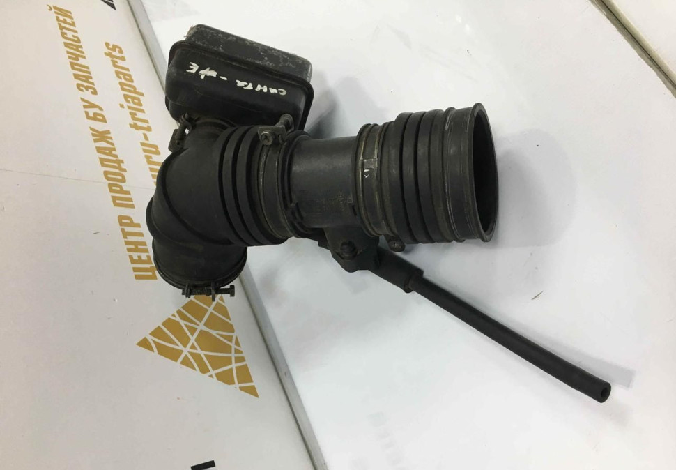 Патрубок воздушного фильтра Hyundai Santa Fe 2 2005 OEM 2819126000