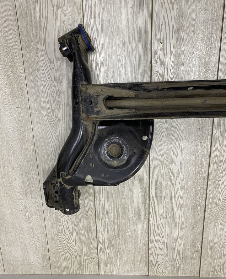 Балка задняя Renault Logan OEM 555012603R