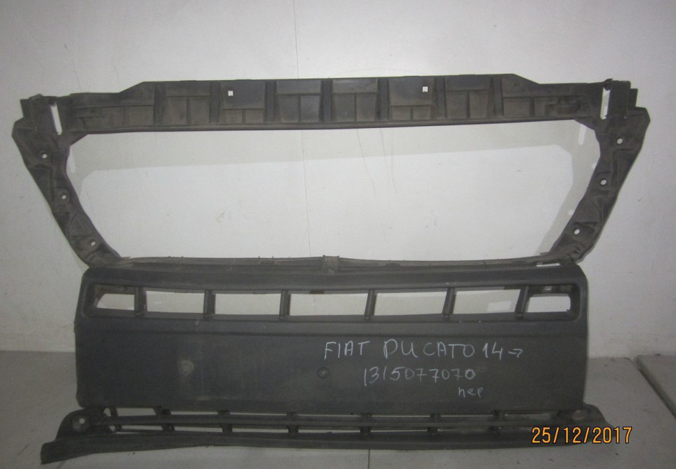 Решетка переднего бампера Fiat Ducato (14>) вмят., царапины oem 1315077070 (скл-3)