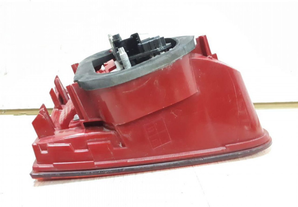 Фонарь правый внутренний  Volkswagen Tiguan 1 oem 5n0945094