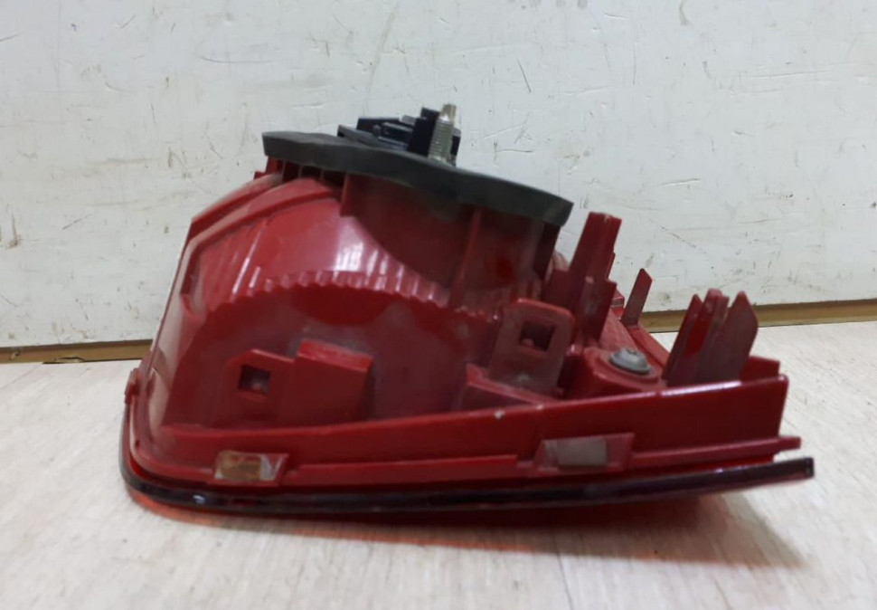 Фонарь правый внутренний  Volkswagen Tiguan 1 oem 5n0945094