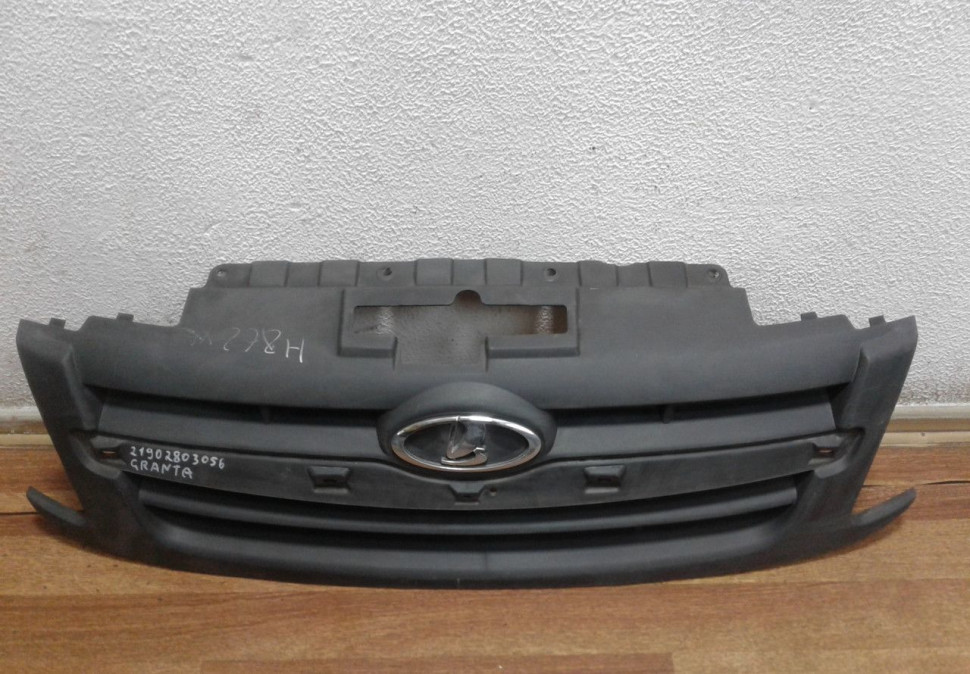 Решетка радиатора Lada Granta oem 21902803056 (скл-3)