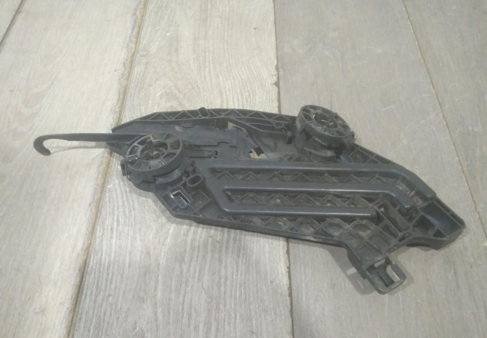 Площадка под фару левая бу Skoda Octavia A5 OEM 1Z0941613 Площадка под фару левая бу Skoda Octavia A5 OEM 1Z0941613