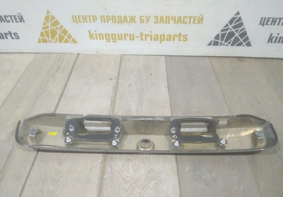 Накладка крышки багажника бу Renault Duster OEM 848100656R