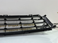 Решетка в бампер Volkswagen Polo 5 Дорестайлинг 2009 OEM 6RU853677