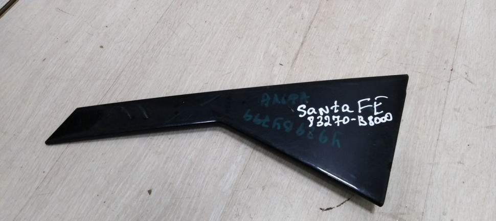 Накладка задней левой двери Hyundai Grand Santa Fe 3 12-18 oem 83270B8000