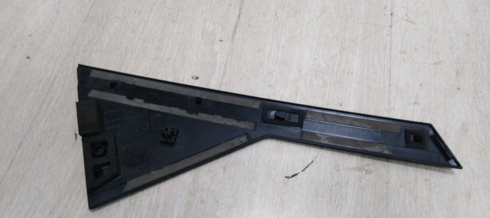 Накладка задней левой двери Hyundai Grand Santa Fe 3 12-18 oem 83270B8000