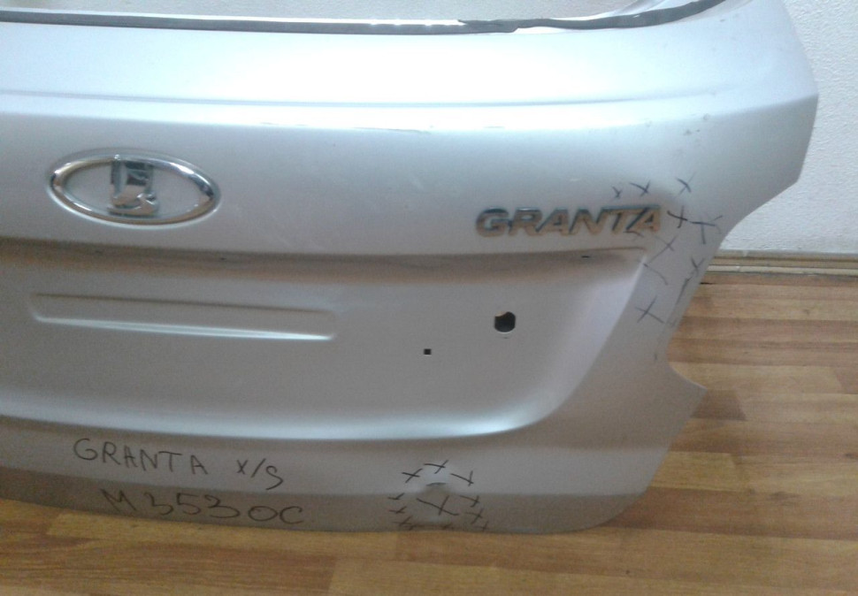 Крышка багажника Lada Granta лифтбек (мал. вмятины) (скл-3) Крышка багажника Lada Granta лифтбек (мал. вмятины) (скл-3)